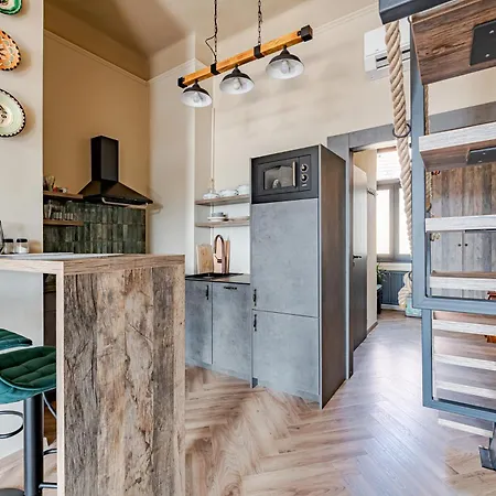 Апартаменты Rustic Gallery With Panoramic View And Ac